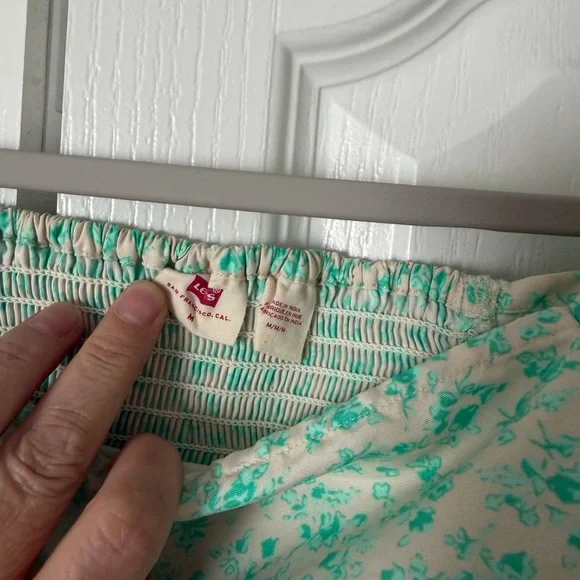 Levi’s Floral Square-Neck Puff Sleeve Crop Top - Picture 5 of 9